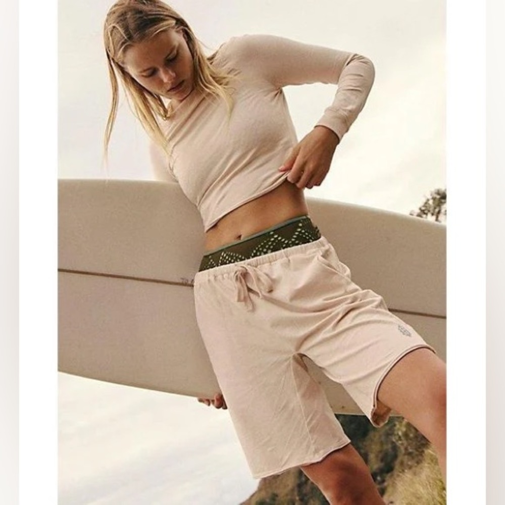FP MOVEMENT SET Hot Shot Easy Shorts & Top Cashmere Tan Beige